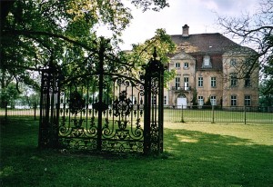 das Ivenacker Schloss mit sehr unvollständiger Umzäunun