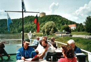 auf der Donau vorbei an der Befreiungshalle