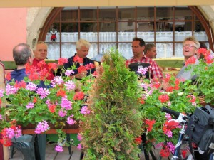 Rast im Straßencafe in Guebwiller