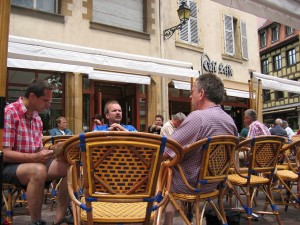 Straßencafé in Colmar