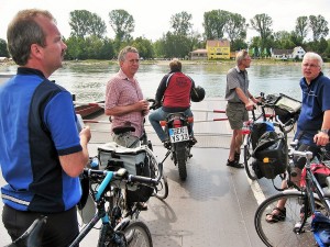 Rheinfähre bei Rheinstätten