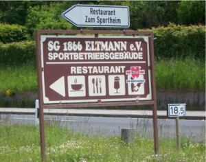 das Schild weist uns auf ein Pausenziel
