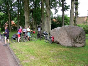 der Steinriese, ein großer Findling in Vorwerk