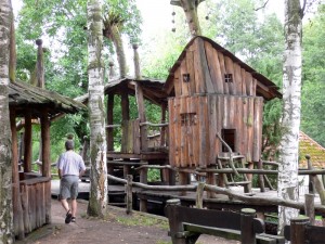 Waldrestaurant mit urigem Spielplatz vor Buckow