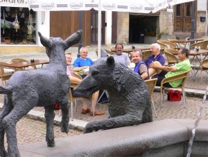 Am Märchenbrunnen in Wolfhagen - Der Wolf und das Geißlein