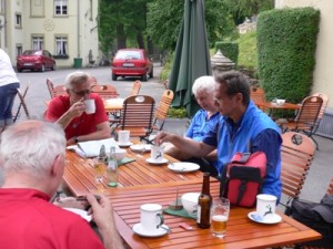 Kaffee und Kuchen im Cafe zur Ruhraue