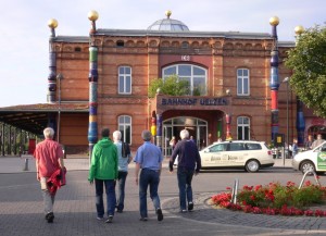 Uelzener Bahnhof, Eingang