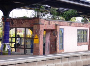 Uelzender Bahnhof, Bahnsteig-Wartehäuschen