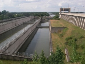 drei übereinanderliegende Sparbecken der Schleusenkammer