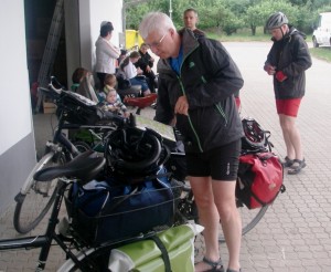 Regenpause bei Erdbeerbauern in Großheppach