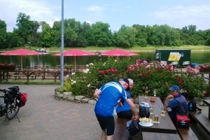 Pause beim Mückenwirt vor Magdeburg