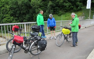 Kettenpause auf der Staustufe der Fulda bei Wahnhausen