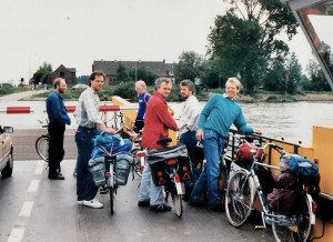 mit der Fähre über die Ijssel bei Brommen
