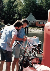 mit der Fähre über den Nord-Ostsee-Kanal bei Landwehr