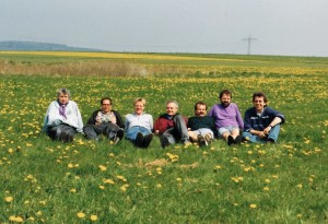 Gruppenbild im Löwenzahn hoch oben im Hunsrück