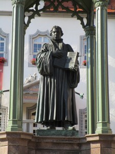 Luther auf dem Rathausplatz von Wittenberg