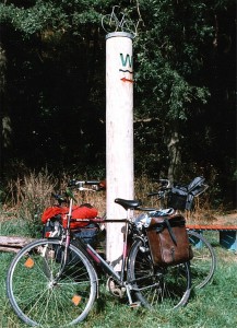 gelungene und auffällige Markierungspfähle des Werra-Radweges