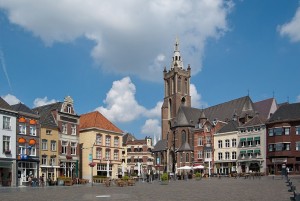 Die Christophorus-Kathedrale in Roermond, vom Marktplatz aus gesehen