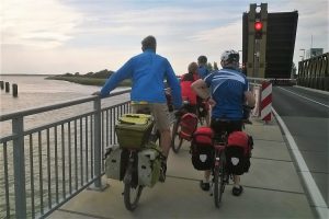 Warten auf Grün auf der Meiningenbrücke