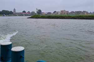 1. Fähre am Morgen von Gorinchem nach Woudrichem