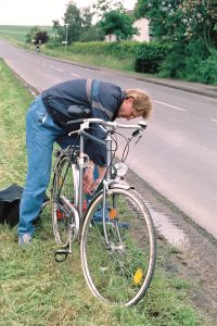 Karl muss sein Rad richten