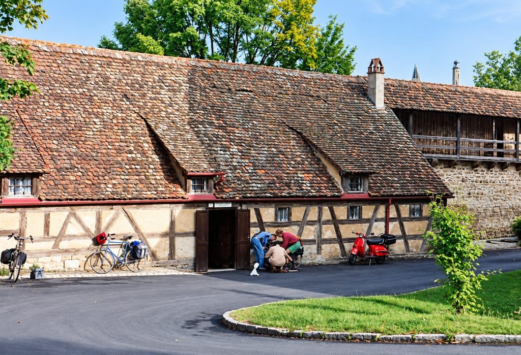 Fahrradwerkstatt an der Stadtmauer in Rothenburg